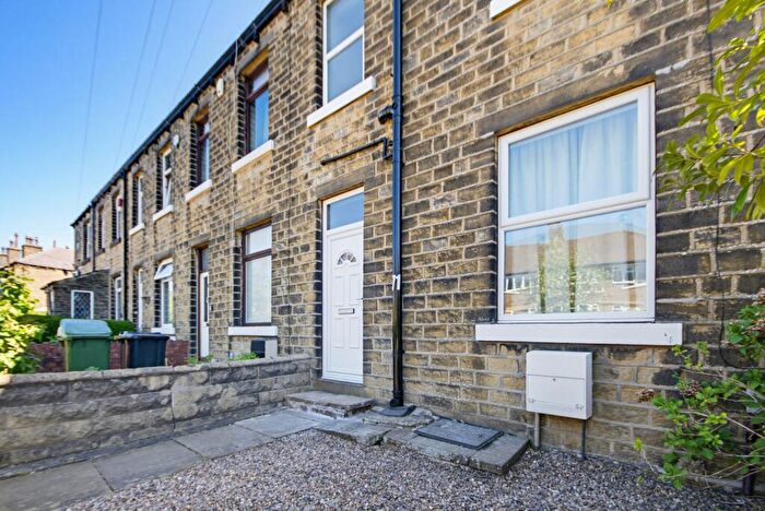 2 Bedroom End Of Terrace House For Sale In Reinwood Road, Huddersfield, HD3