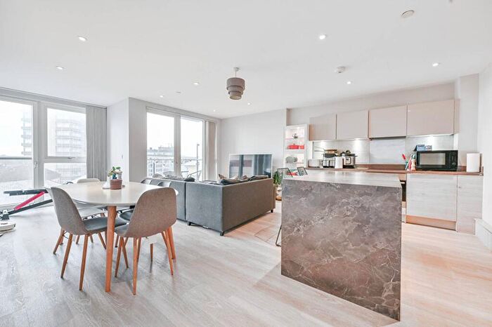 3 Bedroom Flat For Sale In Wandle Road, Central Croydon, Croydon, CR0