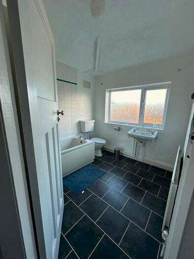 2 Bedroom Semi-Detached House To Rent In The Crescent, Leeds, LS25