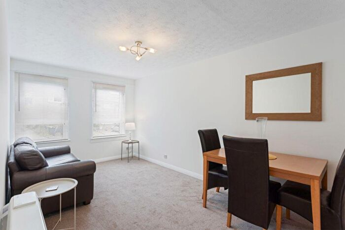 1 Bedroom Flat For Sale In / Orchard Brae Gardens, Edinburgh, EH4