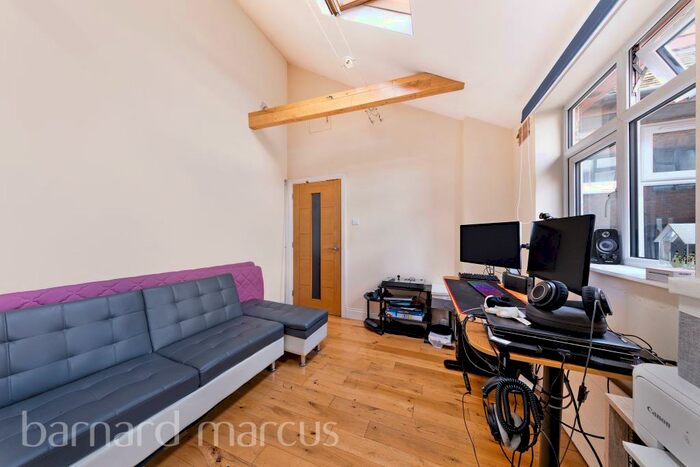 1 Bedroom Flat To Rent In Station Road, West Wickham, BR4