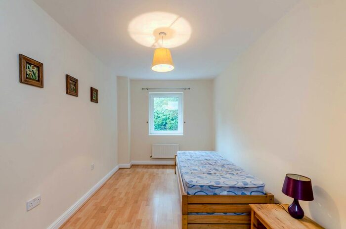 2 Bedroom Flat To Rent In High Road, Harrow Weald, Harrow, HA3