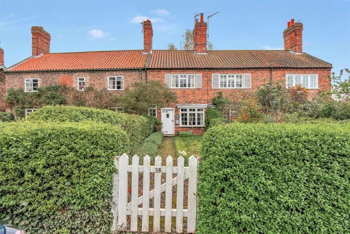 3 Bedroom Terraced House For Sale In Main Street, Escrick, YO19