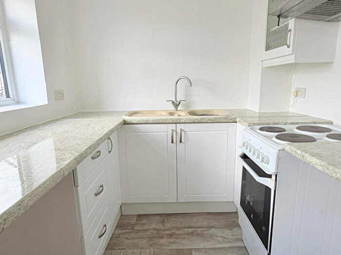 1 Bedroom Flat To Rent In Thorneylea, Whitworth, OL12