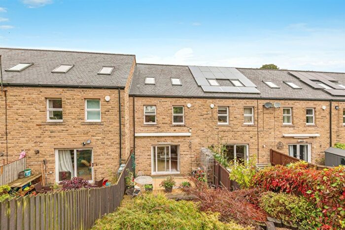 4 Bedroom Property For Sale In Lower Mill Lane, Holmfirth, HD9