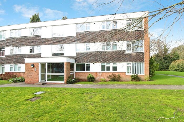 2 Bedroom Flat For Sale In Warwick Road, Solihull, West Midlands, B91