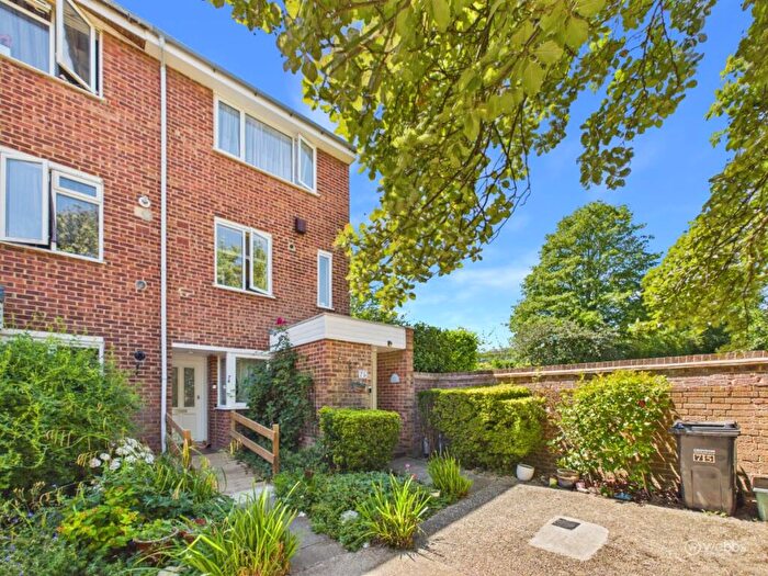 2 Bedroom Maisonette For Sale In Bellfield, Pixton Way, Forestdale, CR0