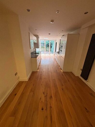 2 Bedroom Flat To Rent In St. Stephens Avenue, London, W12