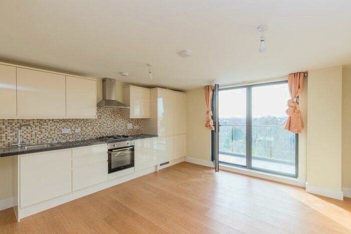 2 Bedroom Flat To Rent In High Road, Ilford, IG1