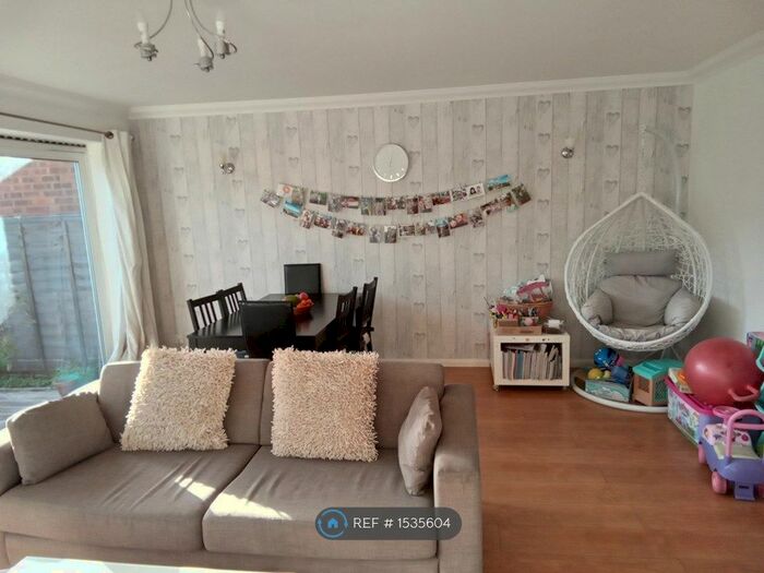 3 Bedroom Terraced House To Rent In Clyfton Close, Broxbourne, EN10