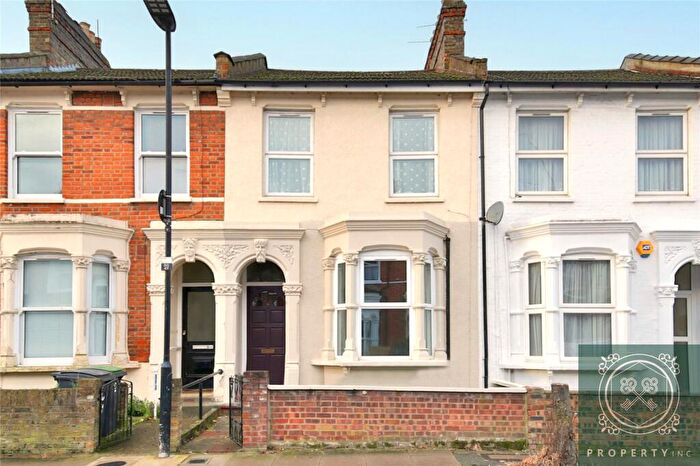 5 Bedroom Terraced House To Rent In Burghley Road, Haringey, London, N8