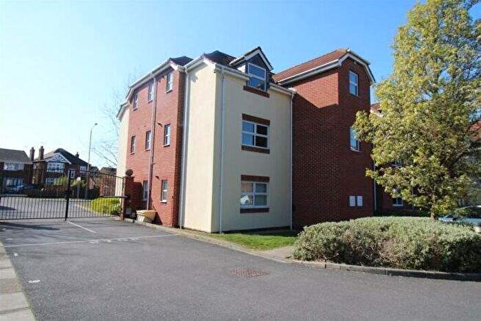 2 Bedroom Flat To Rent In Loughborough Road, West Bridgford, Nottingham, Nottinghamshire, NG2