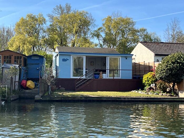 1 Bedroom Detached House For Sale In Garricks Ait, Hampton, TW12