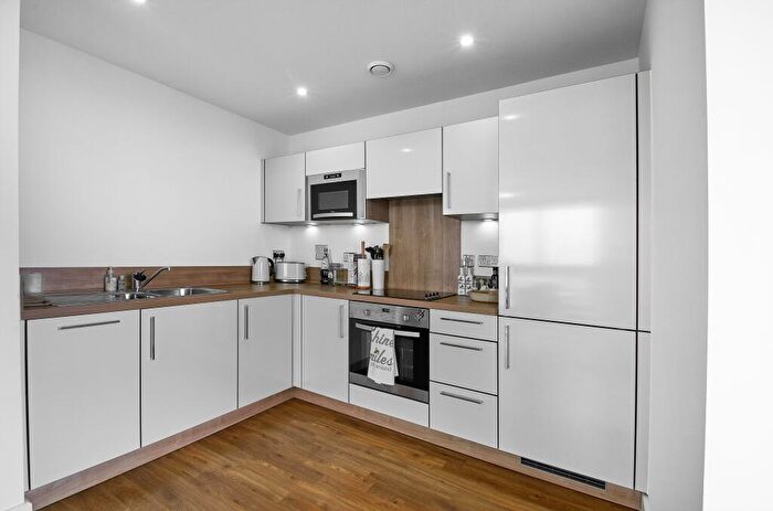 1 Bedroom Flat To Rent In Connaught Heights, Agnes George Walk, E16