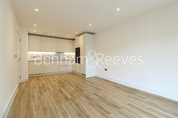 2 Bedroom Apartment To Rent In Westray Drive, London, NW9