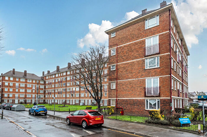 2 Bedroom Apartment For Sale In Armfield Crescent, Mitcham, CR4
