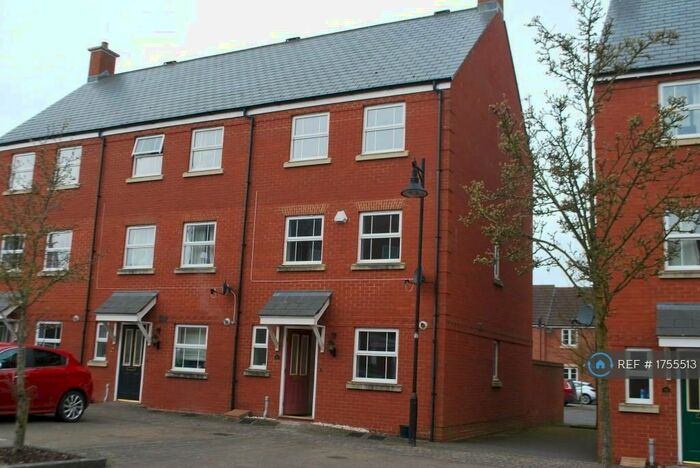 3 Bedroom End Of Terrace House To Rent In Phoenix Gardens, Swindon, SN25