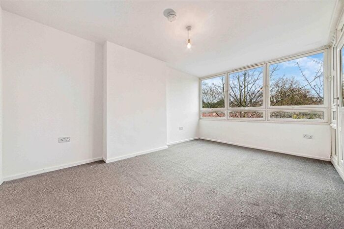 4 Bedroom Flat To Rent In Fortrose Gardens, London, SW2