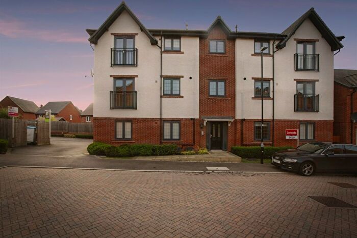 2 Bedroom Flat For Sale In Osier Close, Rugby, CV21