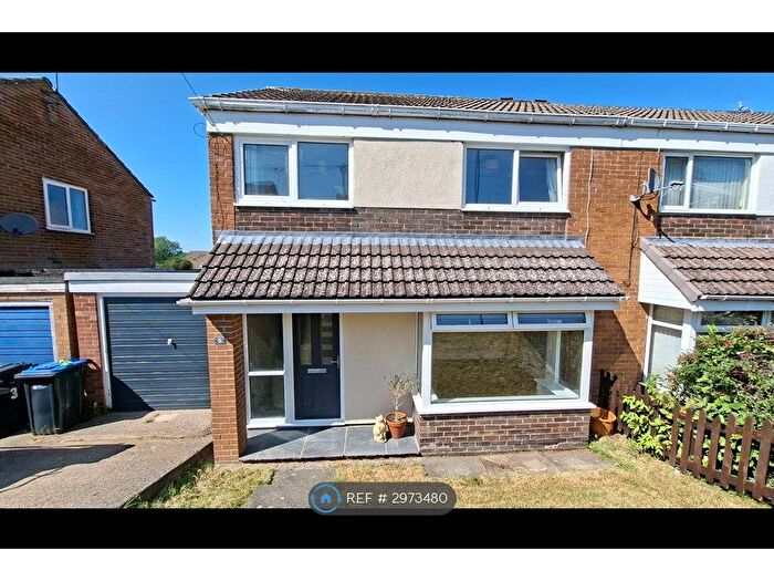 3 Bedroom Semi-Detached House To Rent In Burnside Close, Harrogate, HG1
