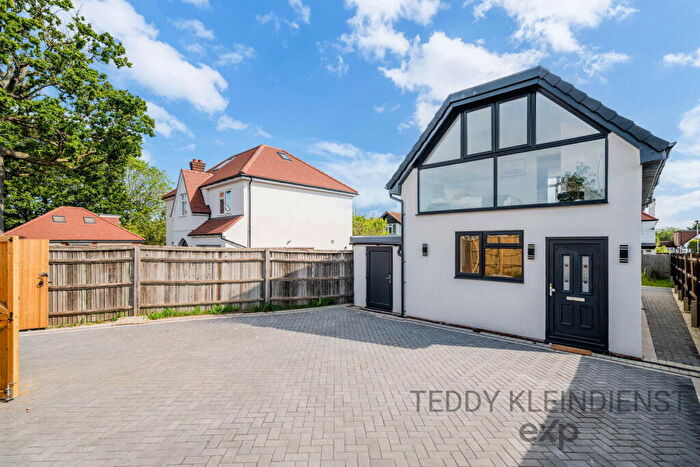 3 Bedroom Detached House For Sale In Cudas Close, Epsom, KT19