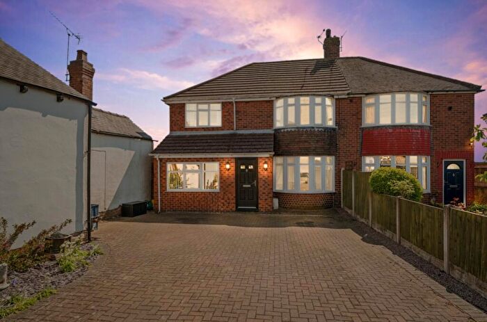 4 Bedroom Semi-Detached House For Sale In West End, Barlborough, Ne Derbyshire, S43