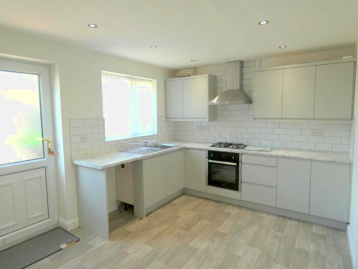 3 Bedroom Semi-Detached House To Rent In Earlswood Drive, Mansfield, NG18