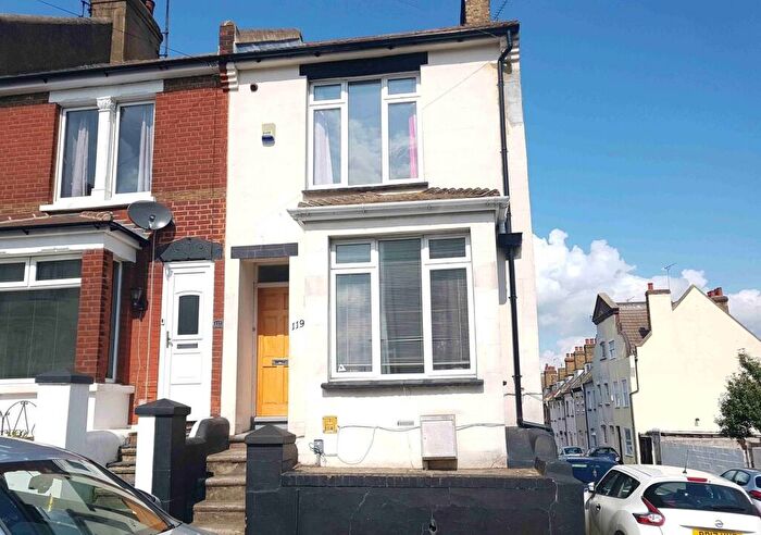 3 Bedroom End Of Terrace House To Rent In Cecil Road, Rochester, ME1