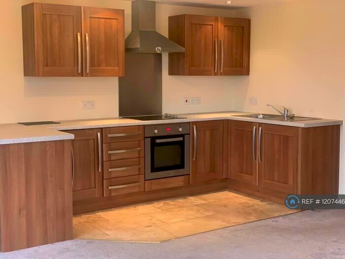 2 Bedroom Flat To Rent In Grosvenor Gardens, Bolton, BL3