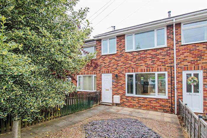 3 Bedroom Town House To Rent In Elmwood Close, Walton, Wakefield, WF2