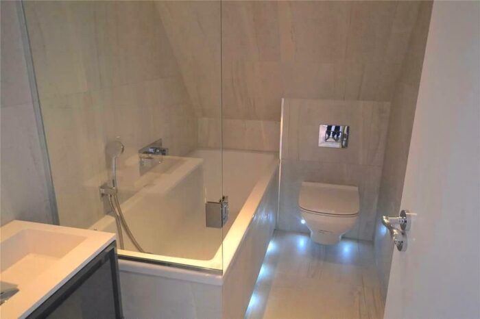 2 Bedroom Flat To Rent In Ossulton Way, London, N2