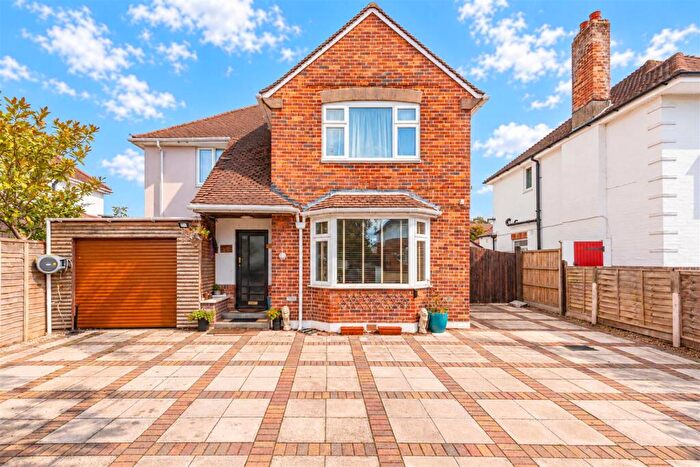 3 Bedroom Detached House For Sale In Durrington Road, Bournemouth, BH7
