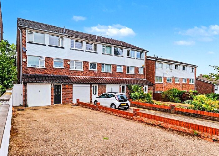 4 Bedroom End Of Terrace House For Sale In Chase Green Avenue, Enfield, Middlesex, EN2