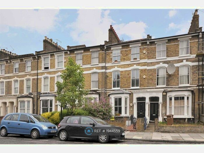 Studio To Rent In Evering Road, London, N16