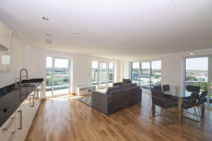 3 Bedroom Flat To Rent In Oldfield Place, Dartford Borough, Dartford, DA1