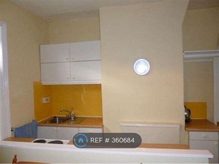1 Bedroom Flat To Rent In Tong Street, Bradford, BD4
