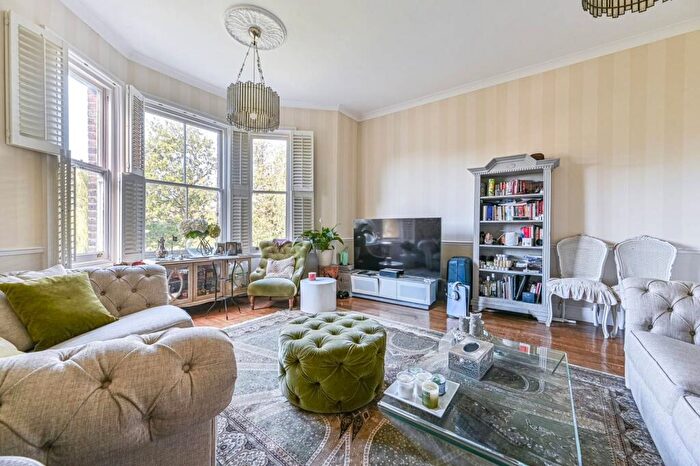 3 Bedroom Flat For Sale In Kidbrooke Park Road, Blackheath, London, SE3