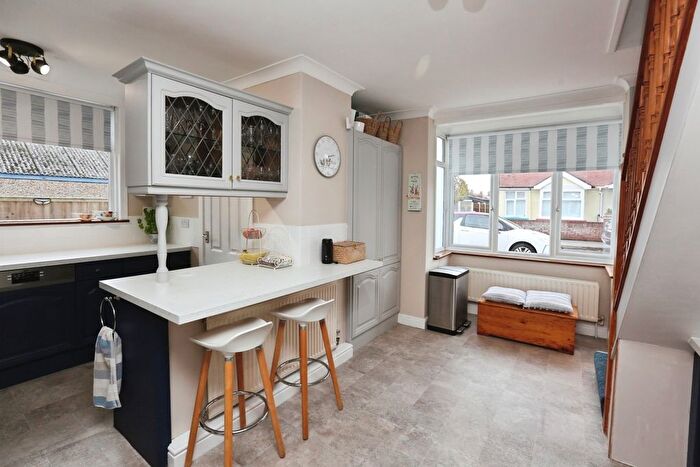 2 Bedroom Bungalow For Sale In Arundel Road, Gosport, Hampshire, PO12