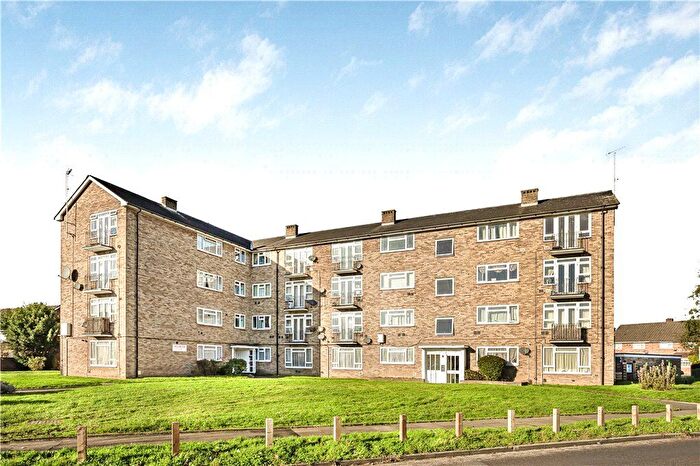 2 Bedroom Flat For Sale In Clare Road, Staines-Upon-Thames, Surrey, TW19