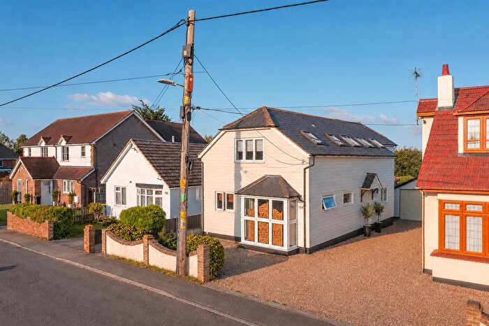 4 Bedroom Detached House For Sale In Plumberow Avenue, Hockley, SS5