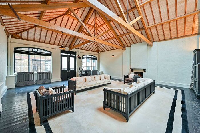 2 Bedroom Flat To Rent In Vine Yard, Borough, London, SE1