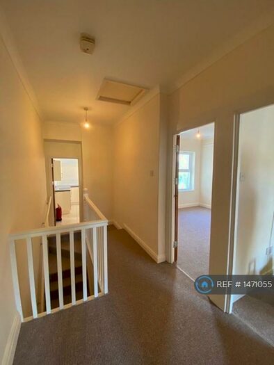 2 Bedroom Flat To Rent In Francis Terrace, Carmarthen, SA31