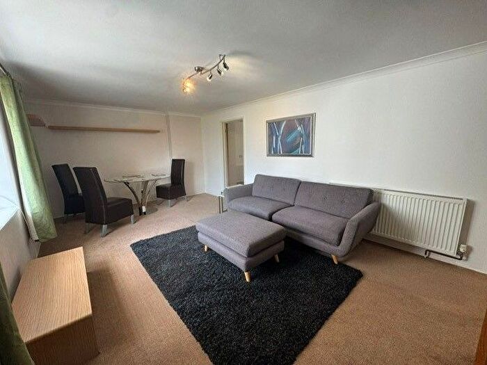 2 Bedroom Flat To Rent In Friars Walk, Exeter, EX2