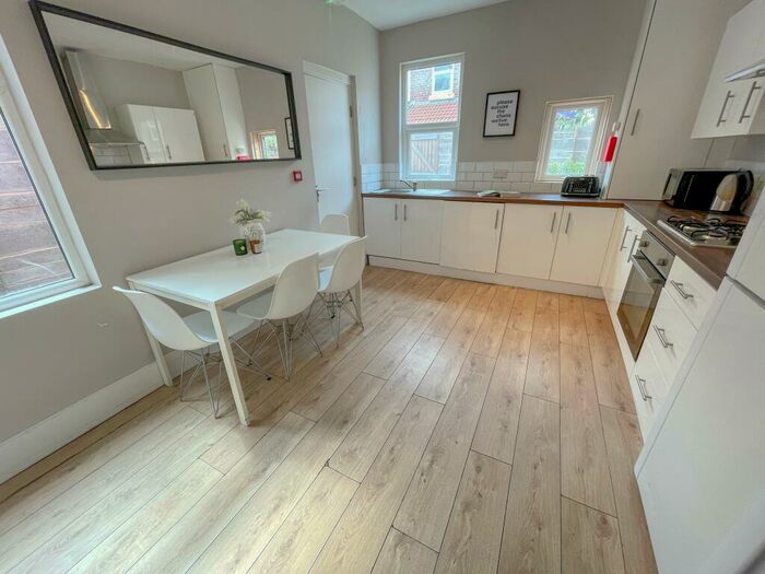 5 Bedroom Terraced House To Rent In Bagot Street, L15