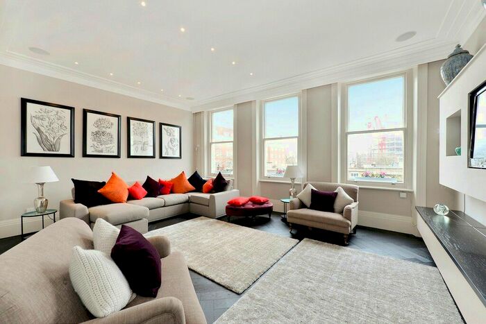 4 Bedroom Flat To Rent In Phillimore Gardens, Kensington, W8