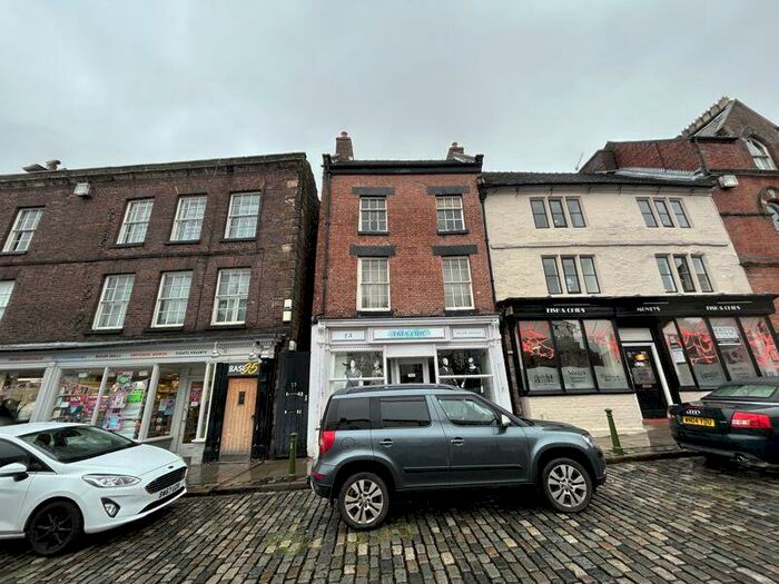 3 Bedroom Flat To Rent In Market Place, ST13