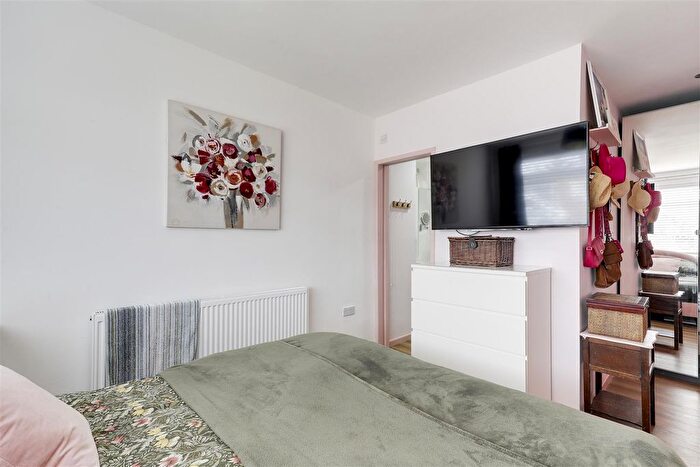 3 Bedroom Detached Bungalow For Sale In Weaverthorpe Road, Woodthorpe, Nottinghamshire, NG5