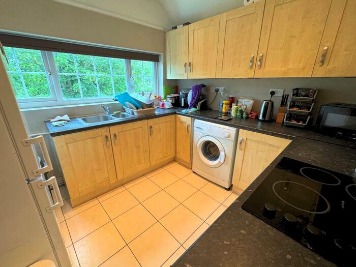 2 Bedroom Flat To Rent In Nether Street, Finchley, N3