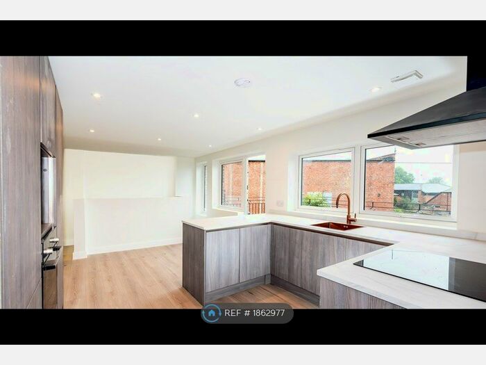 2 Bedroom Flat To Rent In Meeting House Lane, Ringwood, BH24