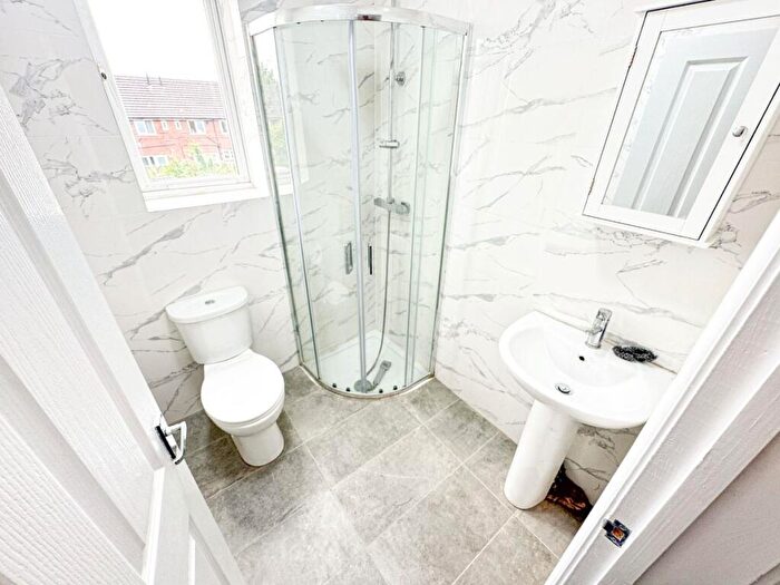 3 Bedroom Flat To Rent In Stanley Grove, Gorton, Manchester, M18